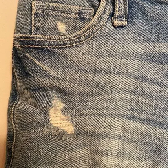 ⭐️HOLLISTER HIGH RISE MIDI SHORT - Picture 3 of 12